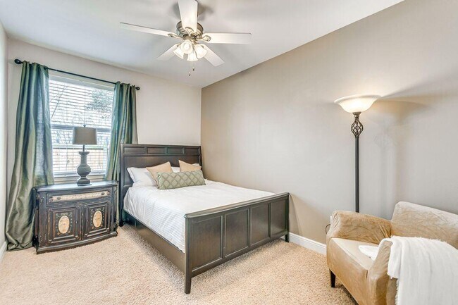 Building Photo - 895 Solimar Way