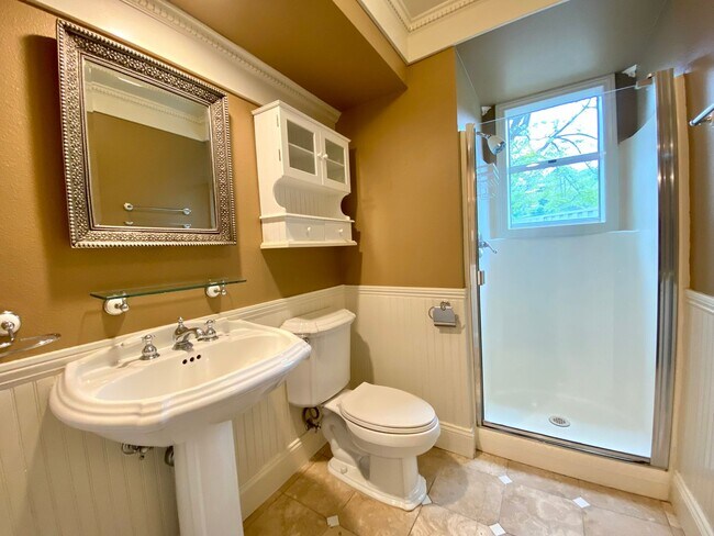 Building Photo - Beautiful 3 Bedroom Mission Canyon Home wi...