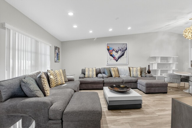 Building Photo - 8256 Summerbreeze Ln