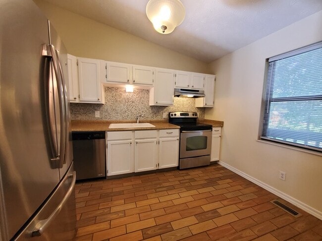 Building Photo - 3157 Millbury Ave