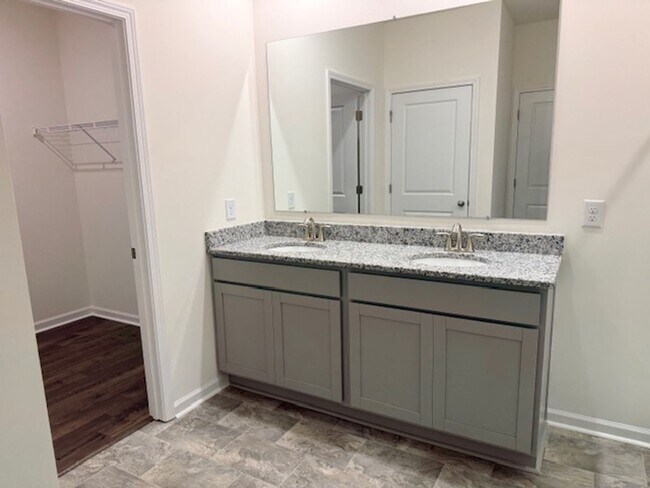 Building Photo - Maryville 37803 - Brand New Build in Maryville! 5 bedroom, 3.5 bath home - Contact Troy Adams (86...