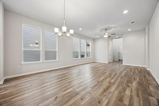 Building Photo - 320 Creek Rd