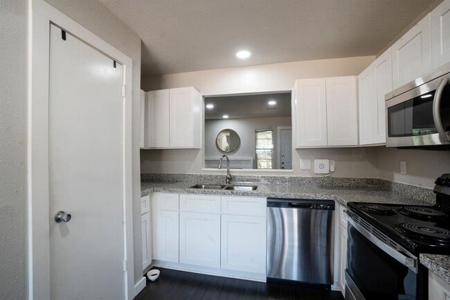 Building Photo - 1815 River Crossing Cir