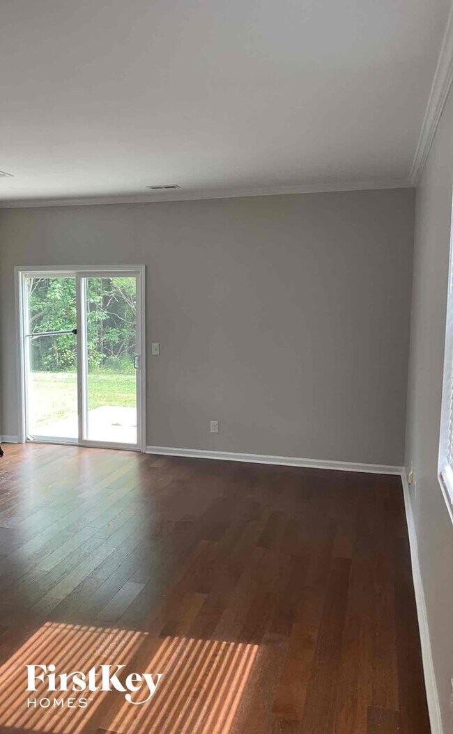 Building Photo - 10118 Green Grass Rd