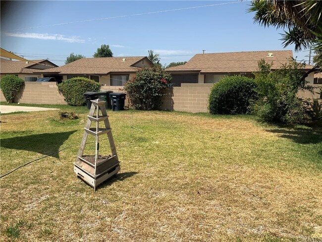 Building Photo - 9633 Cedar St