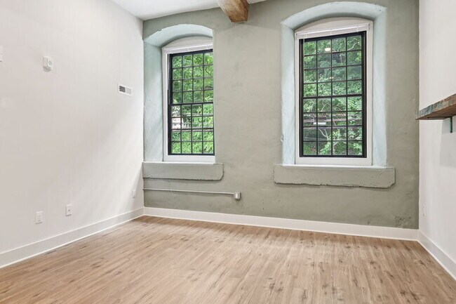 Building Photo - 201 Leverington Ave