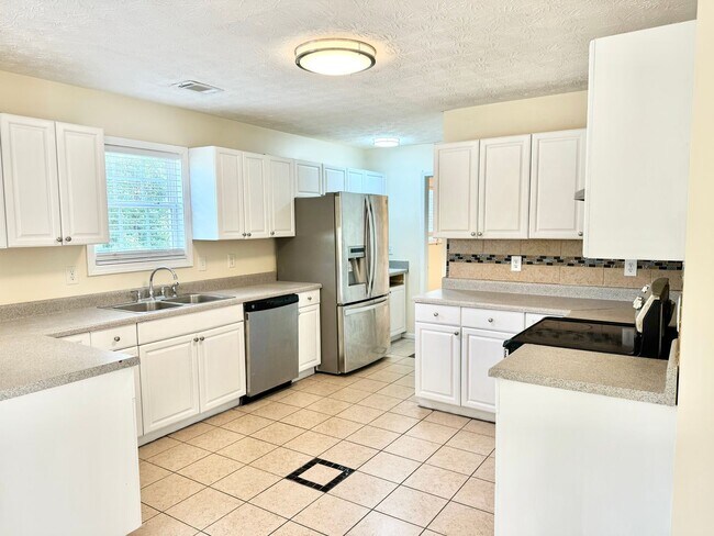 Building Photo - 4BR/2.5BA Open & Bright Lawrenceville Home
