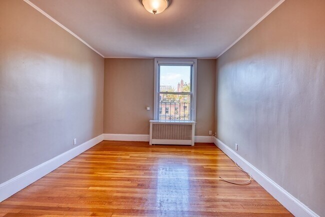 Building Photo - 229 Newbury St