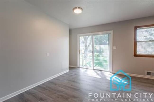 Building Photo - 405 Hooke Ave