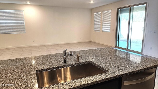 Building Photo - 2934 E Augusta Ave