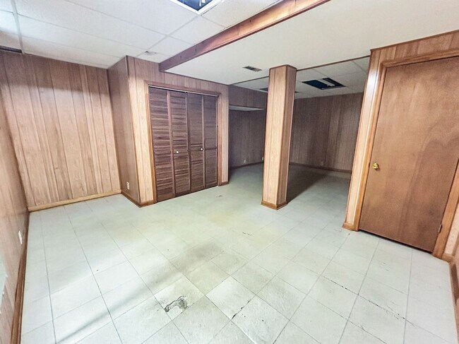 Building Photo - 2491 Annandale Dr
