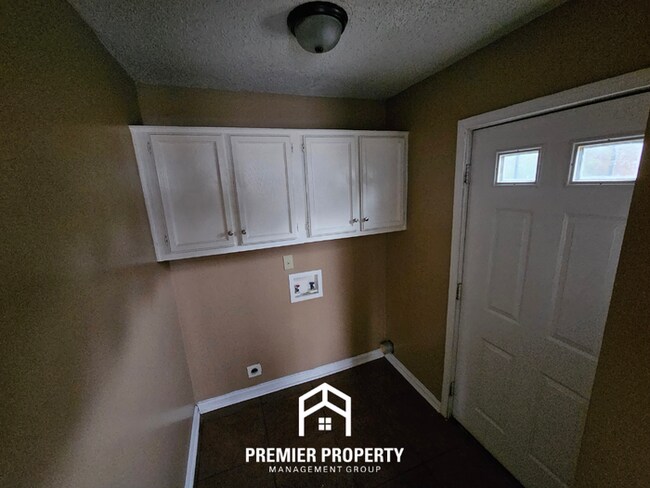 Building Photo - 6386 Midsummer Way