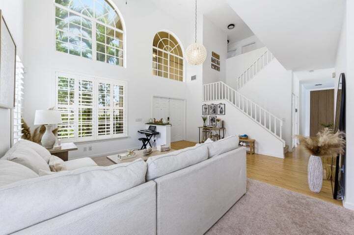 Building Photo - 7657 Thornlee Dr