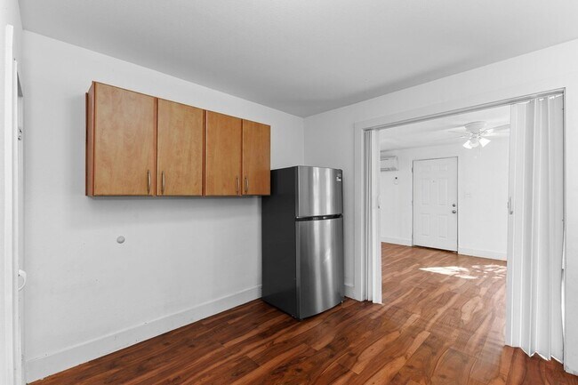 Building Photo - 204 Lessin Ln