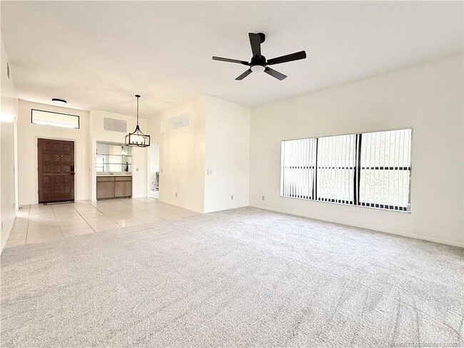 Building Photo - 3012 SW Mariposa Cir