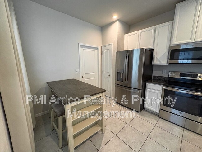 Building Photo - 2144 Laceflower Dr