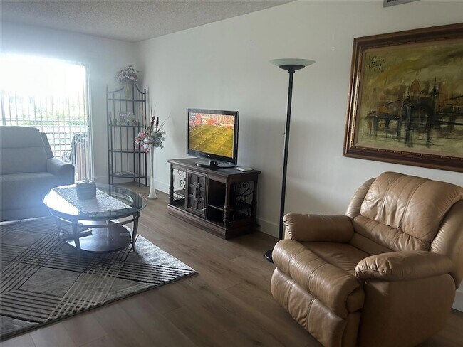 Building Photo - 3405 Bimini Ln