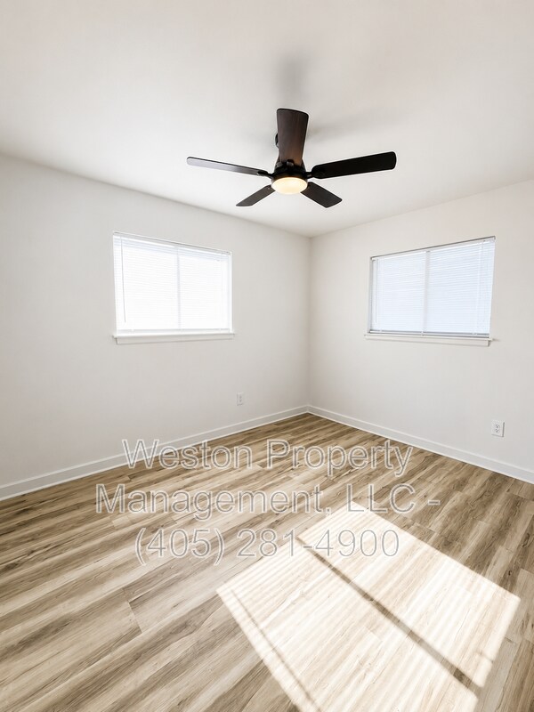 Building Photo - 9609 Greystone Ave