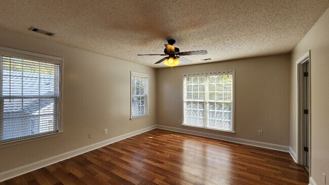 Building Photo - 56 Trillium Trail NE