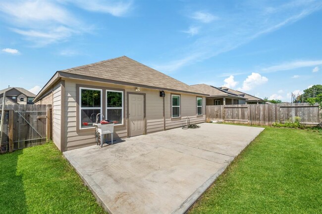 Building Photo - 15603 Eastern Meadowlark Wy
