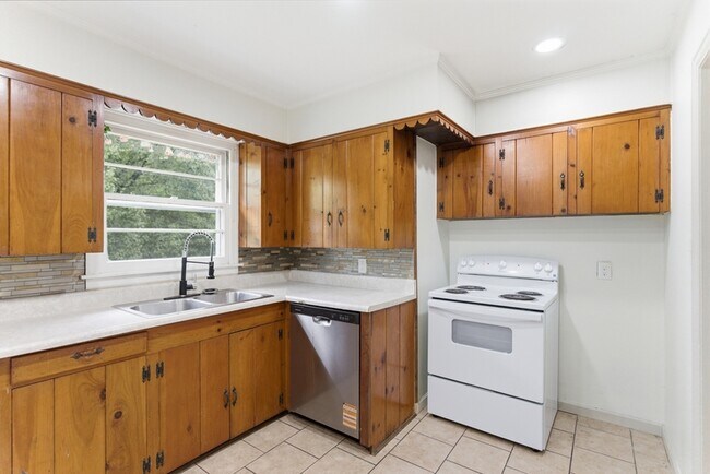 Building Photo - 1415 Creekwood Dr