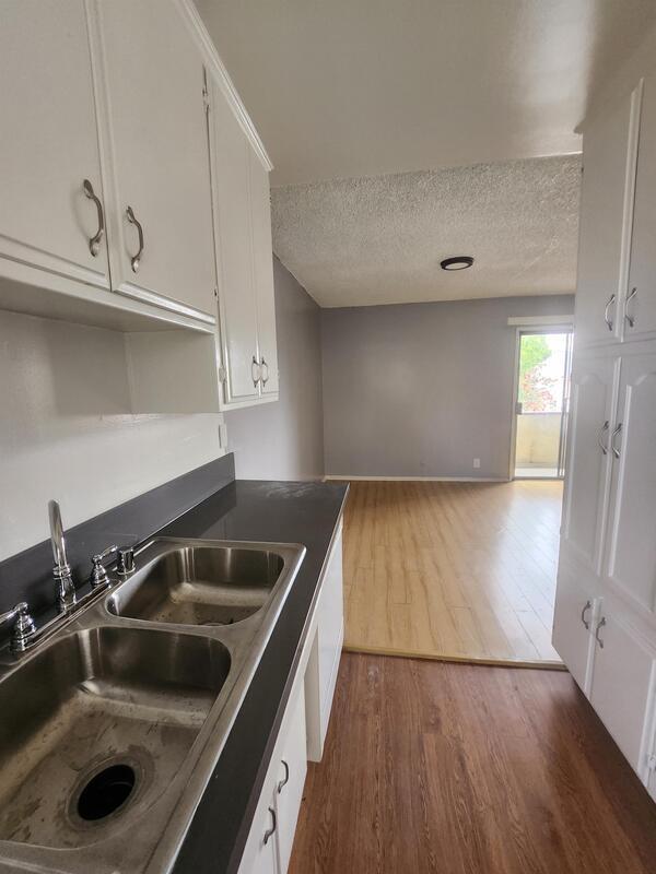 Building Photo - 425 N Hobart Blvd