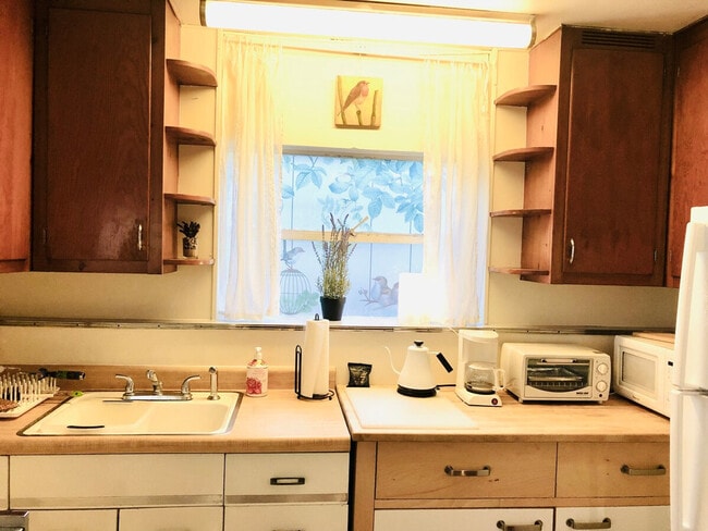 Building Photo - 4136 Beach Dr SW