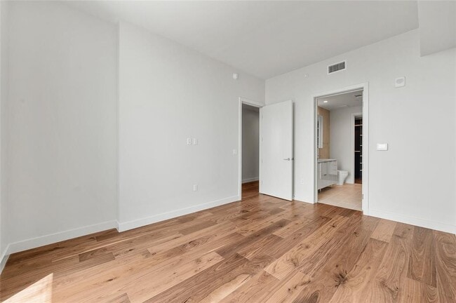 Building Photo - 44 East Ave