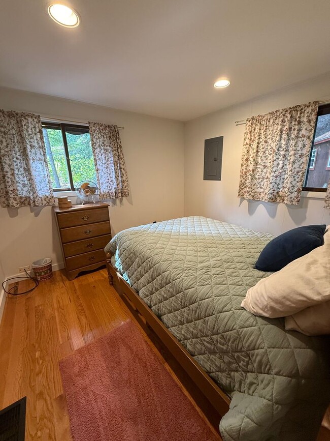 Building Photo - **WINTER RENTAL** Adorable Meredith Chalet...