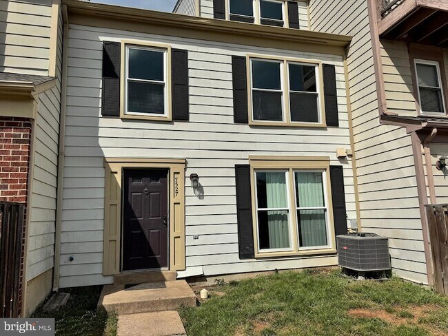 Building Photo - 7527 Belle Grae Dr