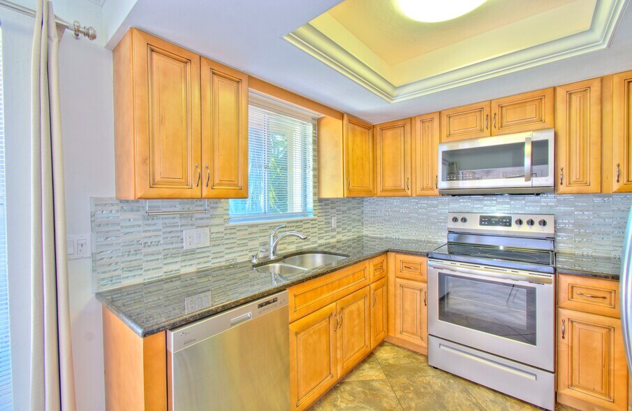 Building Photo - 787 Palm View Dr