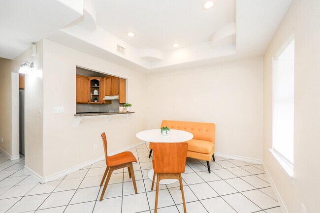 Building Photo - 1000 Ranchway Dr