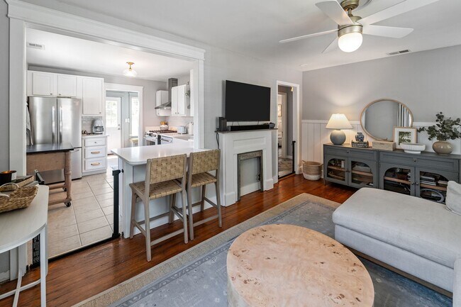 Building Photo - Charming Parkside 2-Bedroom Home Near Daffin Park with Fenced Yard & Patio