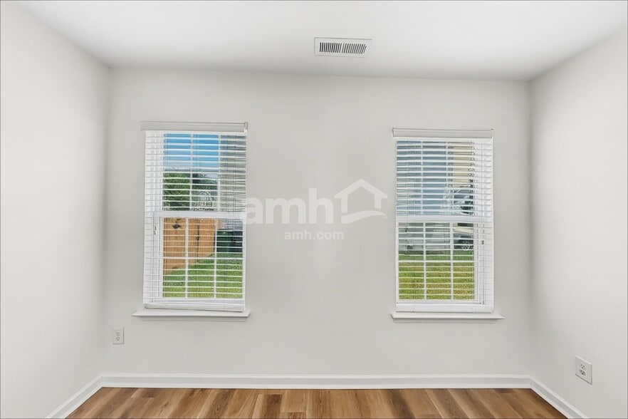 Building Photo - 4134 Robinwood Dr