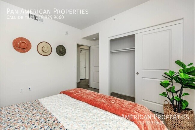 Building Photo - 840 S Magnolia Ave