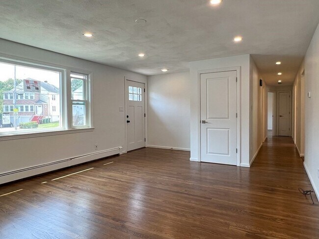 Building Photo - 22 Chandler St