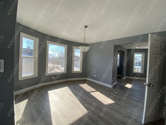 Building Photo - 1468 Baldwin St