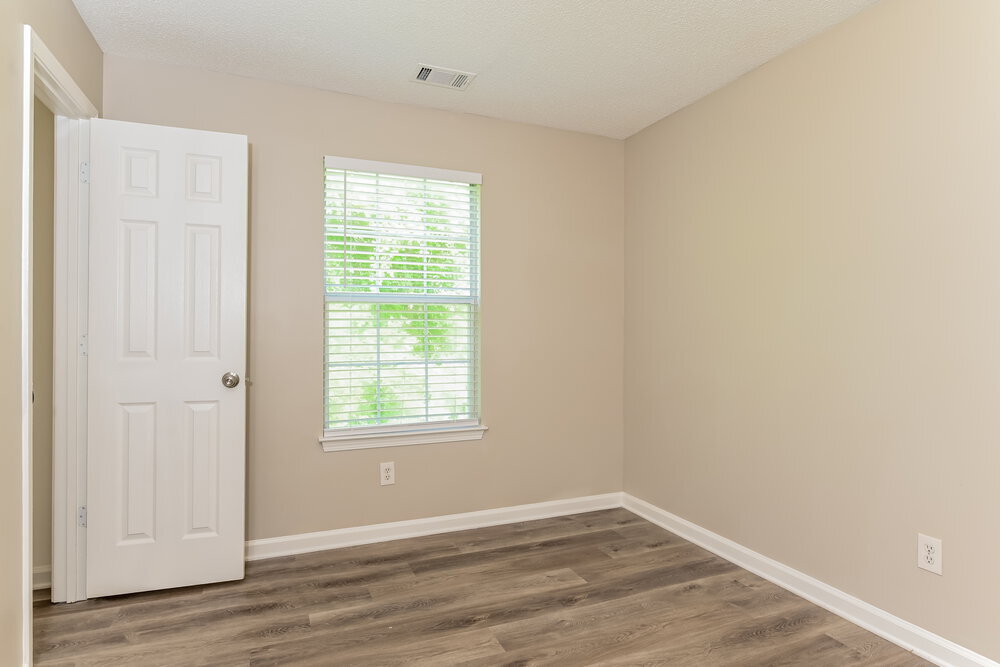 Building Photo - 330 Brookside Dr