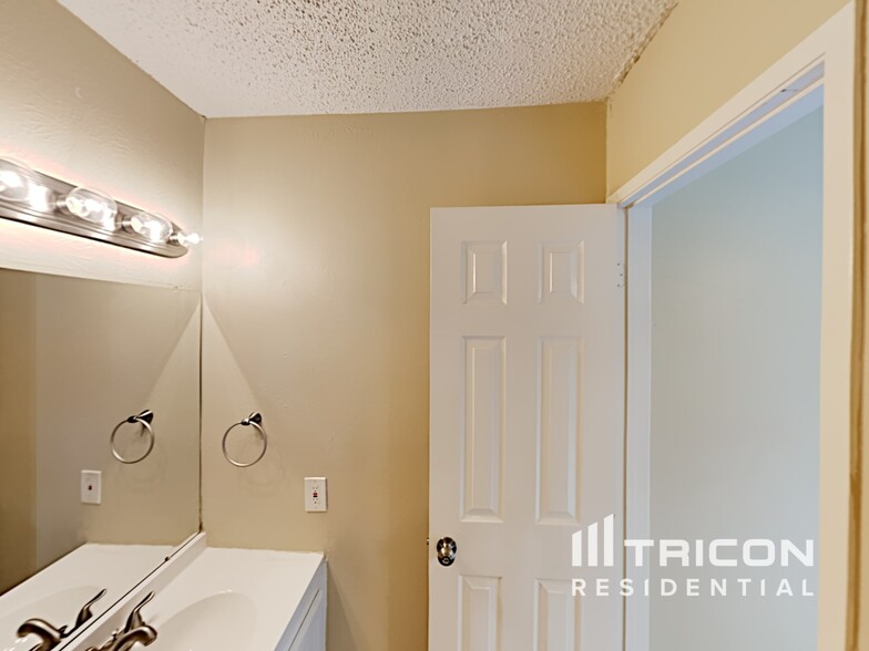 Building Photo - 1610 Pilot Way