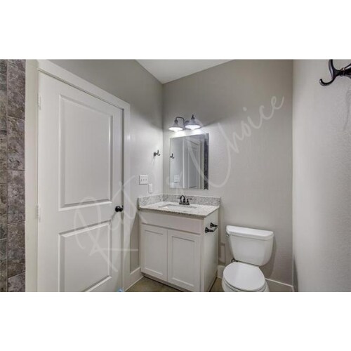 Building Photo - 709 Maple St