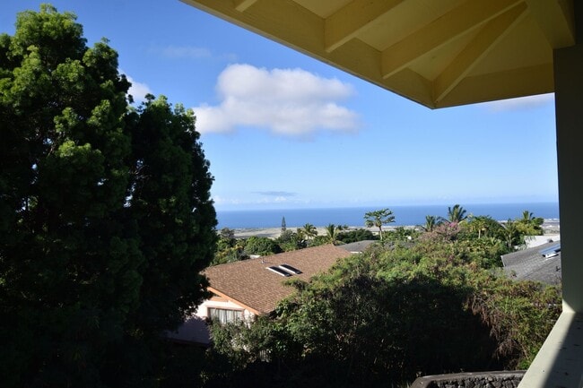 Building Photo - Palisades 4 Bedroom 3 Bath Home