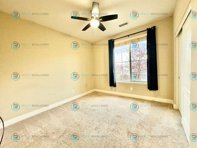 Building Photo - 1/2 Month Free! Spacious 4-Bedroom Gem in ...