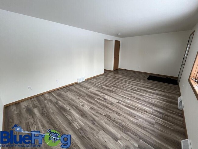 Building Photo - 646 Woodlawn Dr