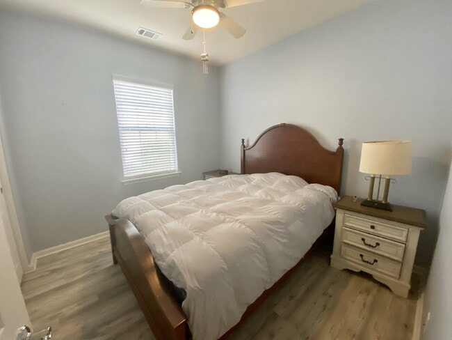 Building Photo - Fully Furnished Two Bedroom Home in Sun City!