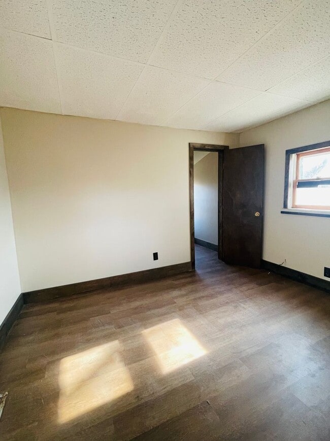 Building Photo - Newly renovated 3 Bed / 1 1/2 Bath home wi...