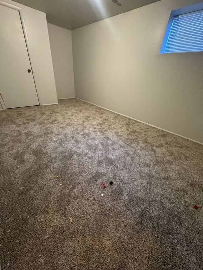 Building Photo - Beautiful Sandy duplex for rent!