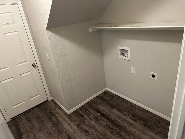 Building Photo - Available Now!  Spacious 5-Bed, 3.5-Bath Corner-Lot Home in West Fayetteville