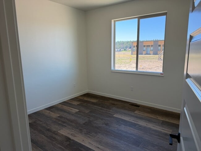 Building Photo - 1522 Trumble Creek Rd