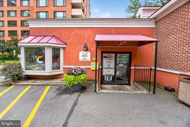 Building Photo - 1121 Arlington Blvd