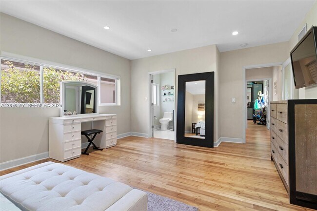 Building Photo - 535 SW 39th Ave